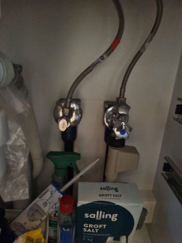 Tilslutning af amerikanske køleskab til vand