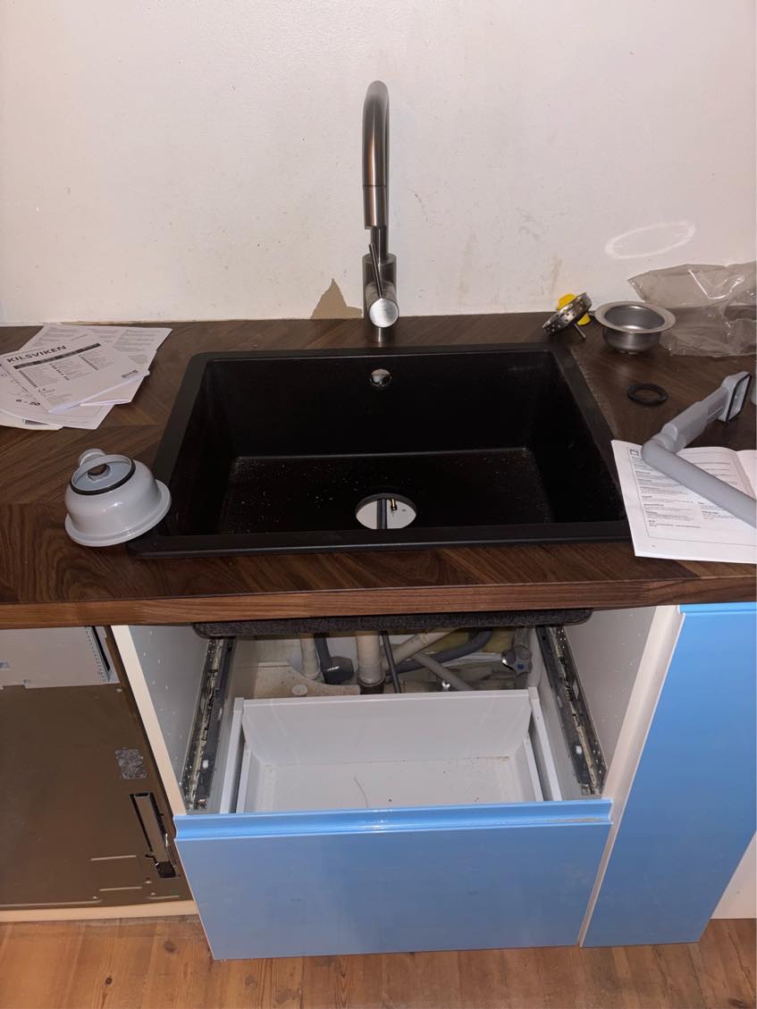 Tilslut nyt rør til køkkenvask