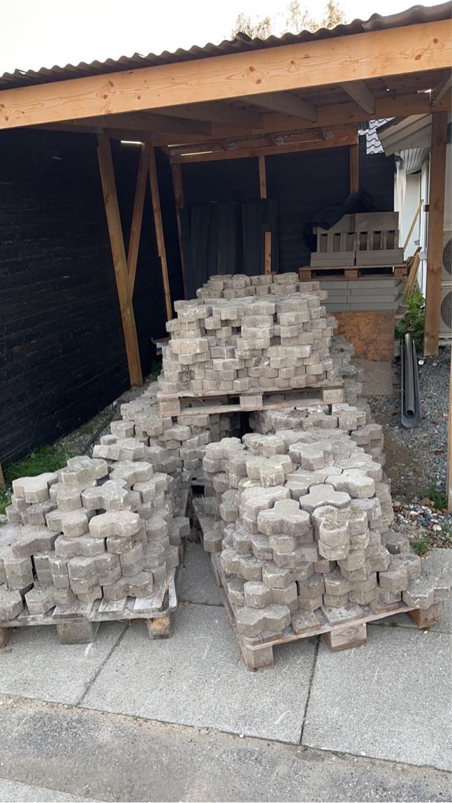 Bud ønskes: Kør fliser væk