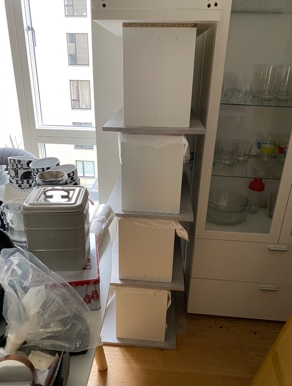 Reol op og hænge på betonvæg