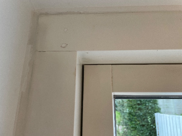 Delvis maling af 4 vinduesrammer
