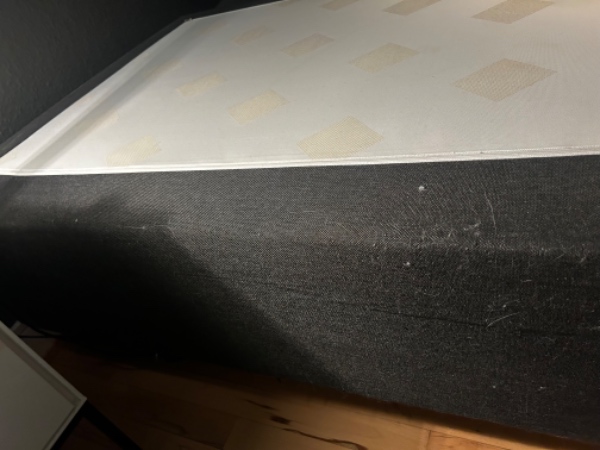 Bær boksmadrasser til skrald