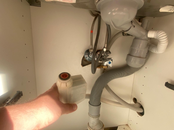 Tilslutning til opvaskemaskine og varmtvandskøkken