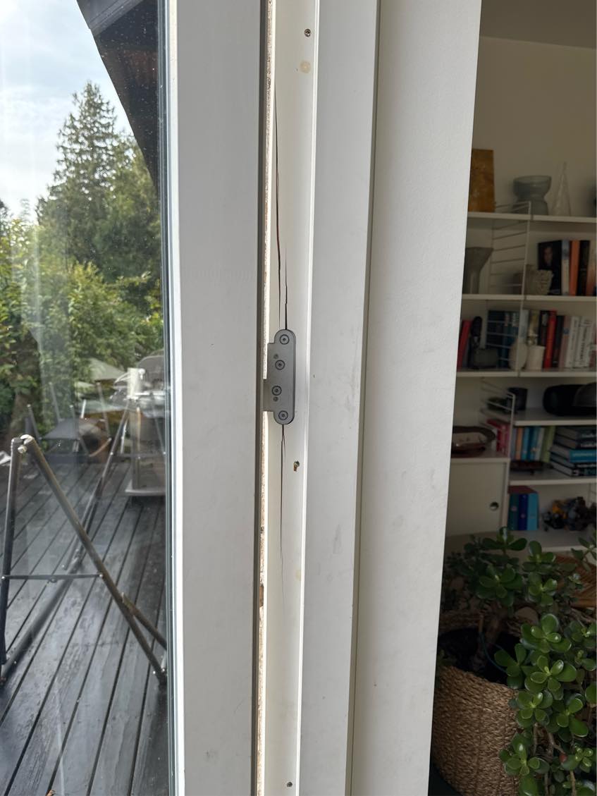 Reparer flækket dørkarm