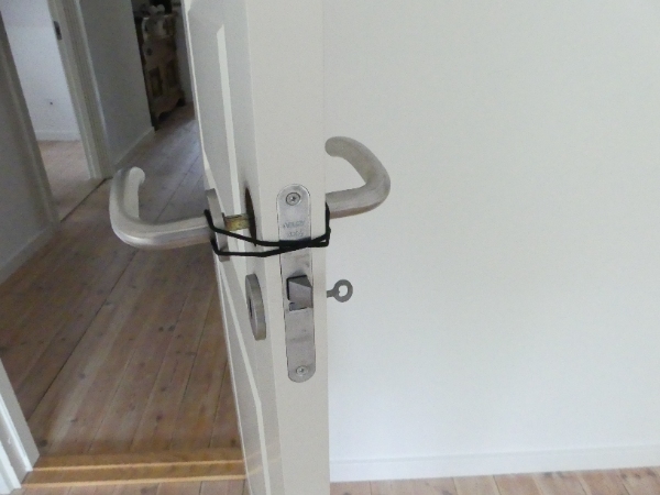 Løse håndtag skal fastmonteres på Lilledal 6, Allerød