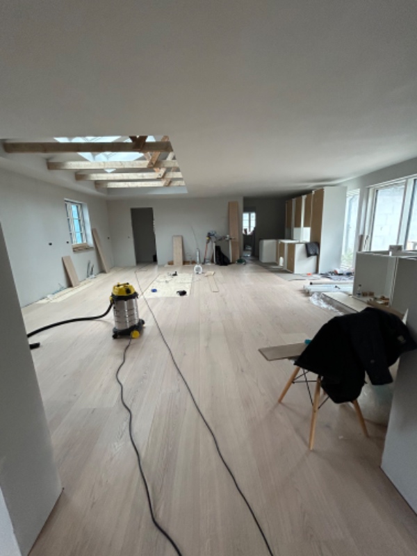 Slibning af 140 kvm loft med girafsliber