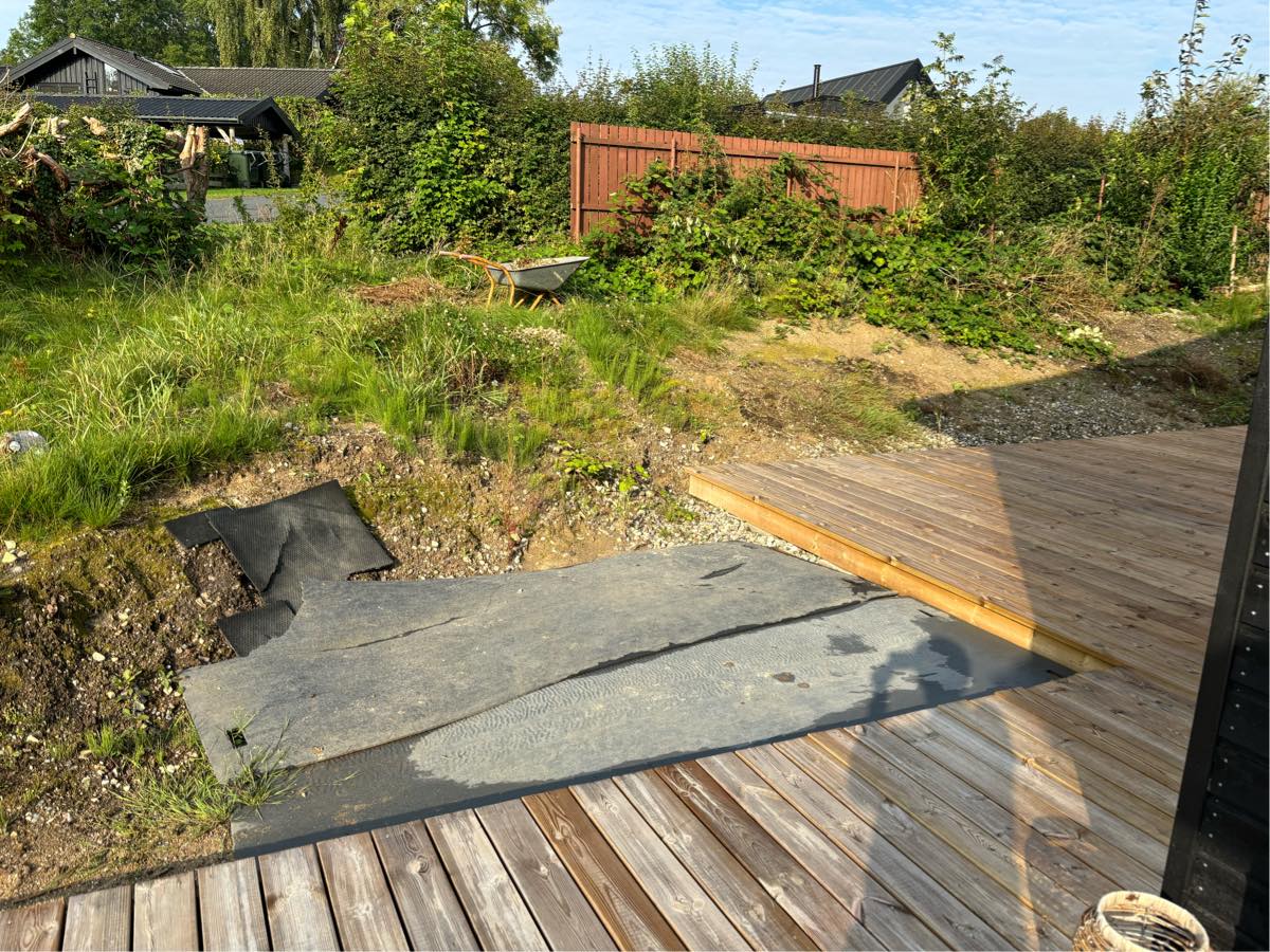 Der skal anlægges terræn ved nyopført sommerhus.