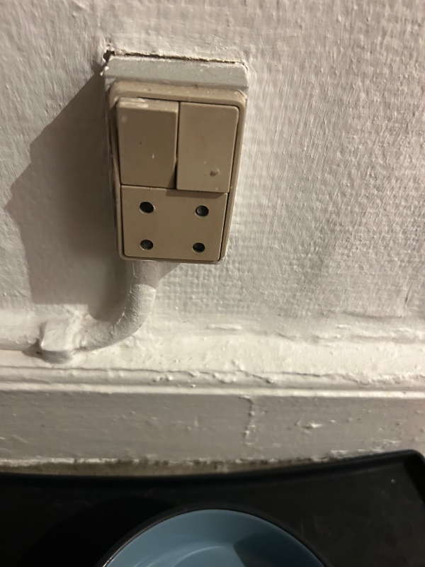 Nye stikkontakter med afdækning - flere rum