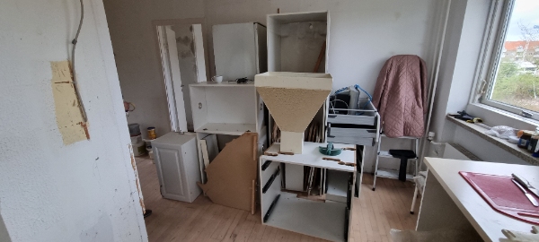 Bortkørsel af nedtaget køkken og hvidevarer