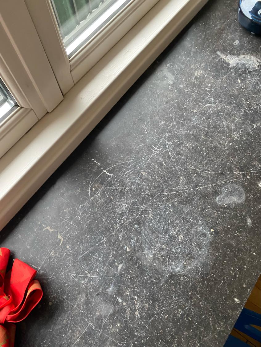 Fikse “hul/fordybning” i marmorplade og gøre den pæn igen.