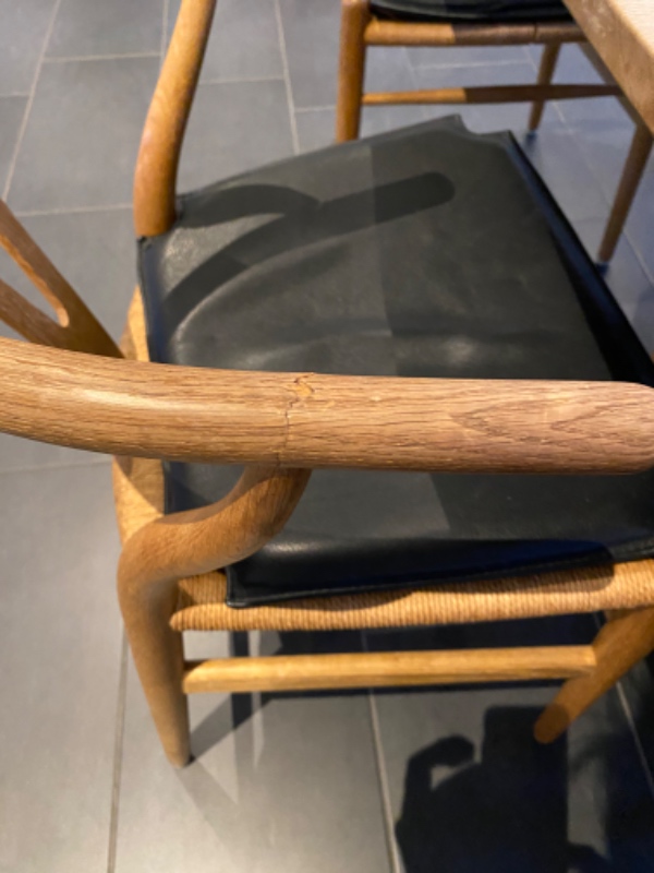 En lænestol ( wegner) og en wegner y-stol