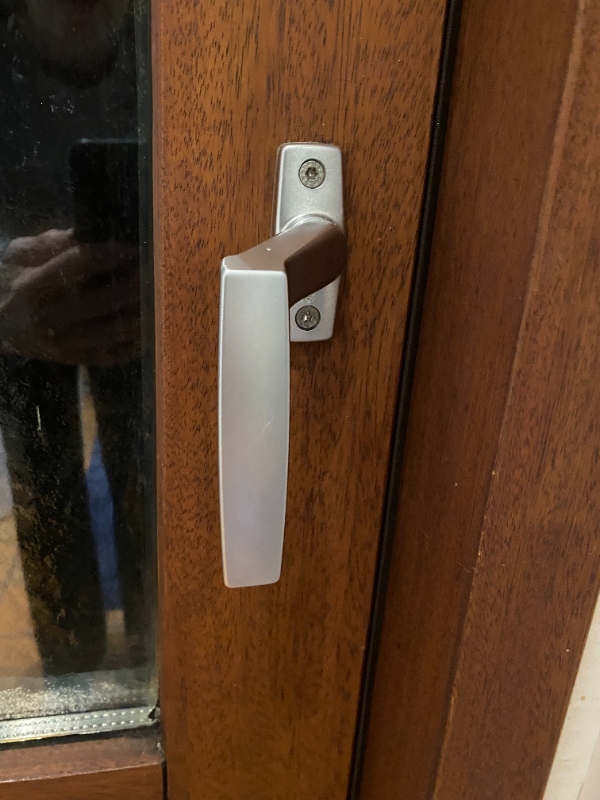 Udskiftning af 6 terressedørhåndtag og stand i dør