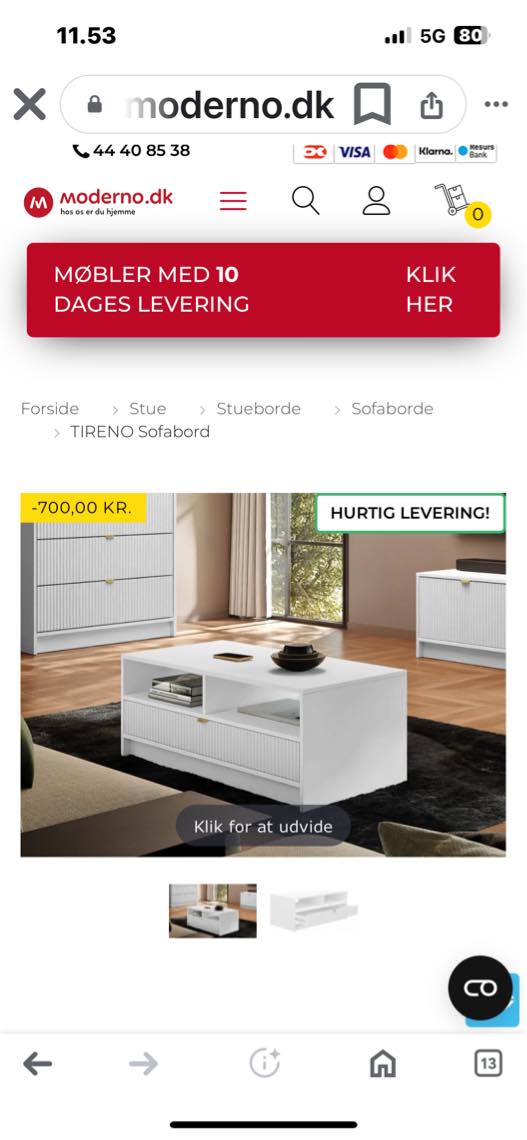 Samlet tre garderobeskabe og et sofabord med skuffe under