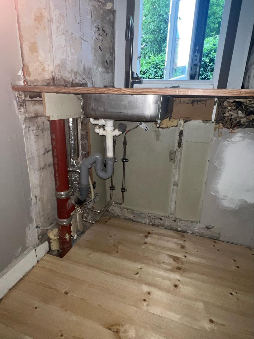 Demontering af håndvask, fjerne bordplade