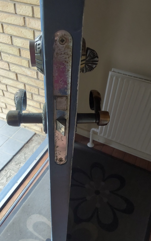 Vil gerne  havde udskiftet min 2x låse ( hoveddør/bagdør) til noget mere moderne  lås