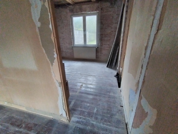 Brække/skære trægulv op og aflevere på genbrugsplads