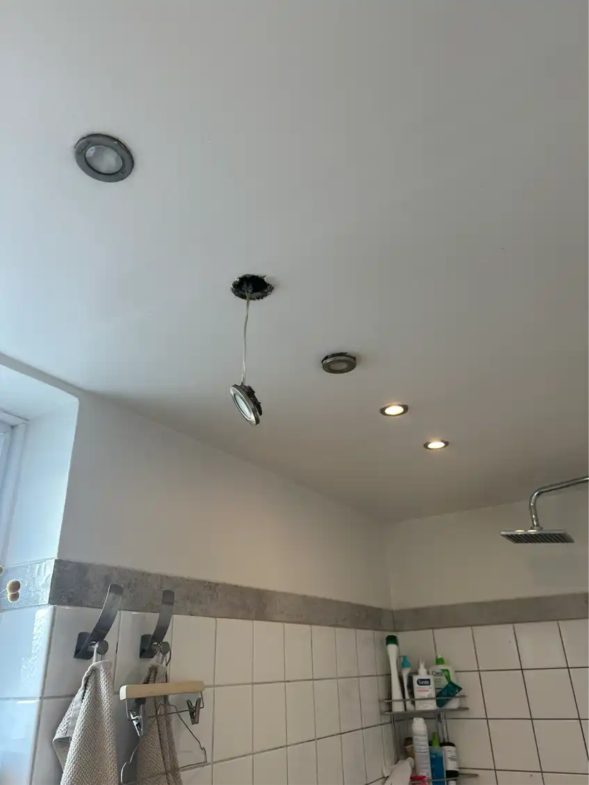 Opsætning af 2 lamper og udskiftning af 3 spots