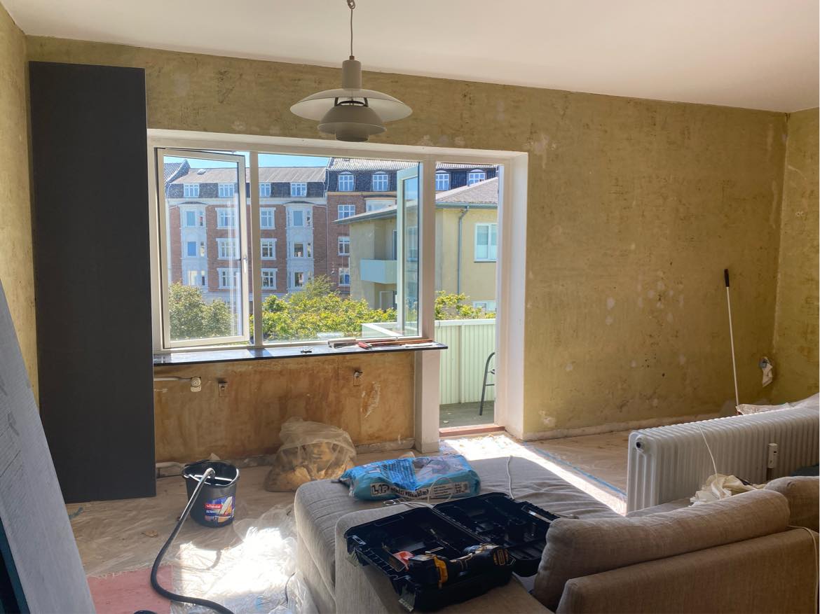 Fuldspartlig og maling af stue