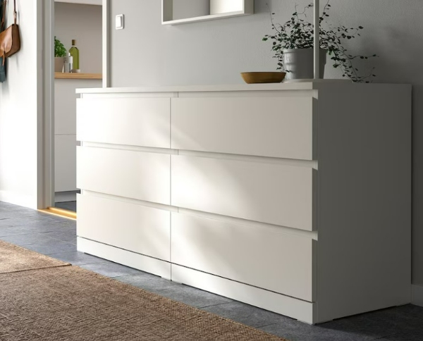 Samling af 4 IKEA møbler.