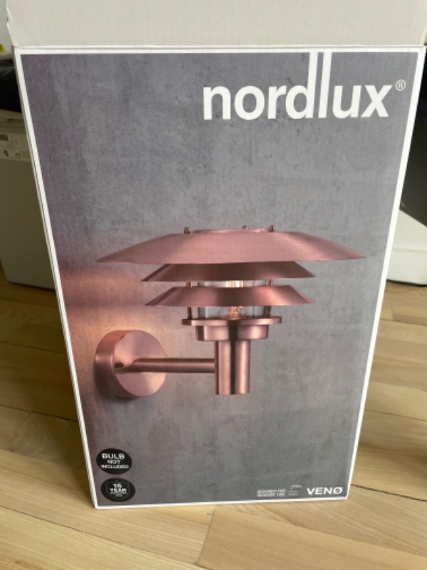 Sætte reol op og montere lamper