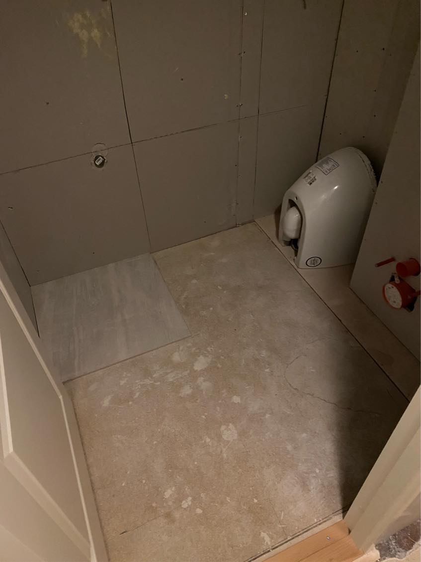 Murer søges til fliselægning på lille toilet