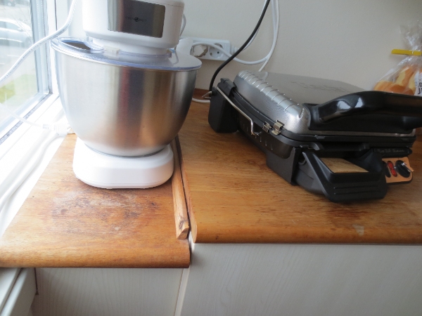 Fjernelse og opsætning af køkkenbordplade