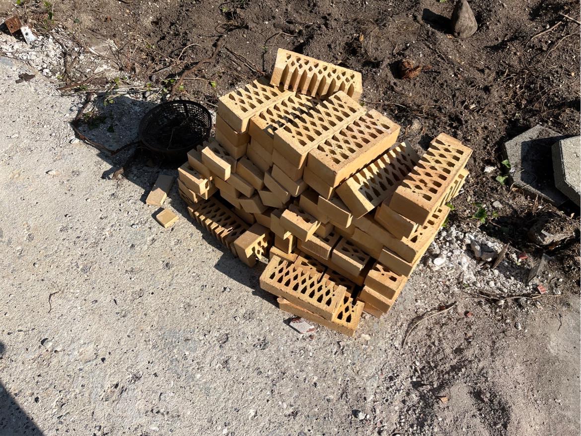 Fliser/sten skal bæres væk