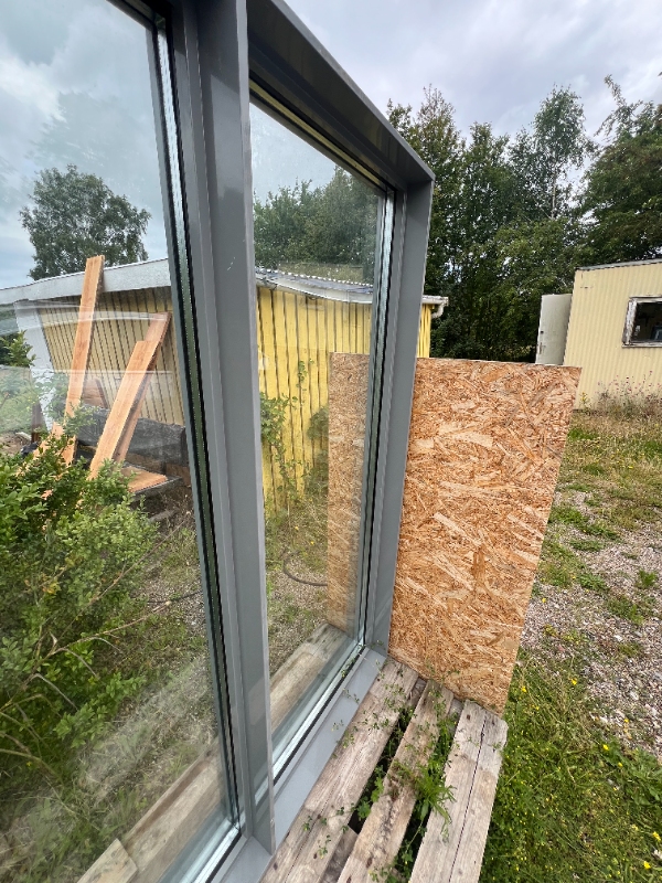 Montering af vindue i sommerhus