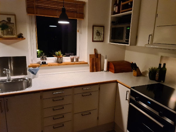 Skift af køkkenbordplade køkken og bryggers.