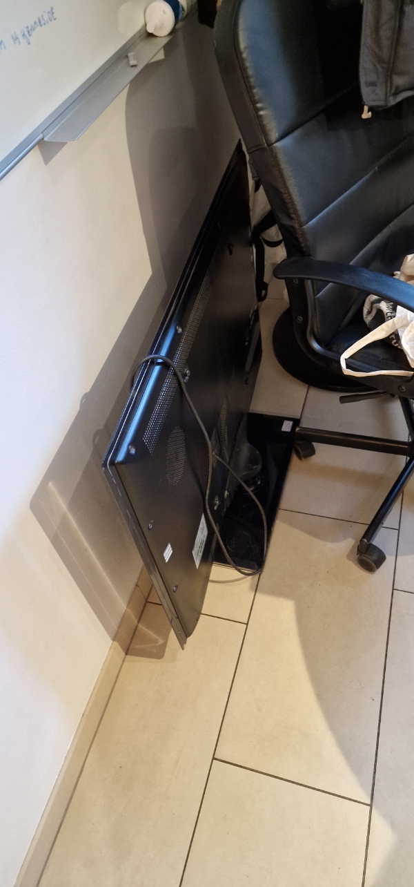 Ophængning af LED/Neon skilt + TV