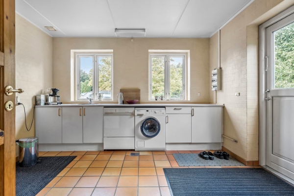 Maling af 205 kvm tomt hus (loft+vægge)