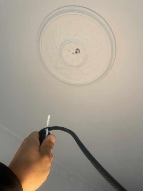 Sætte lampe op i loftet