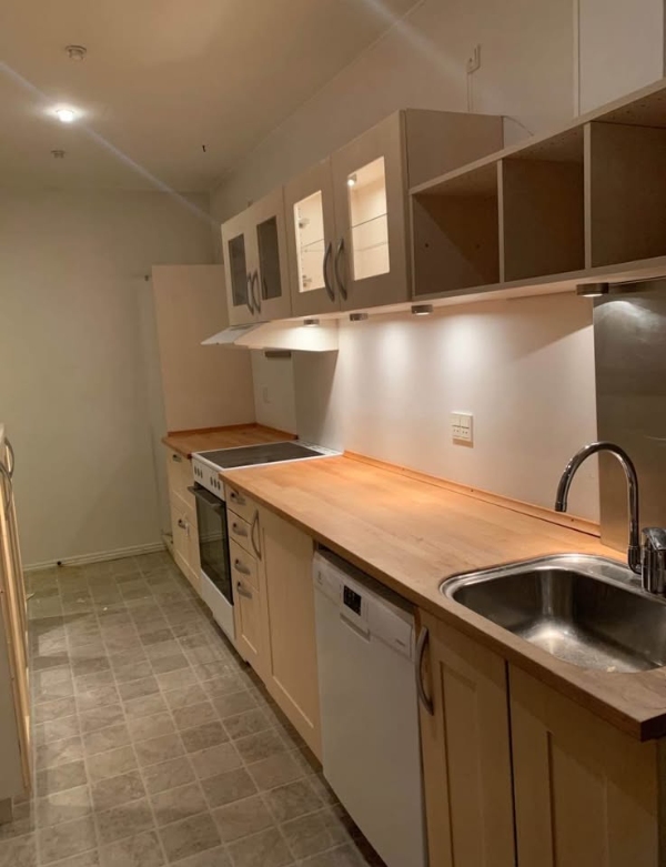 Nedtagning af køkken og nedbæring fra 1. sal.