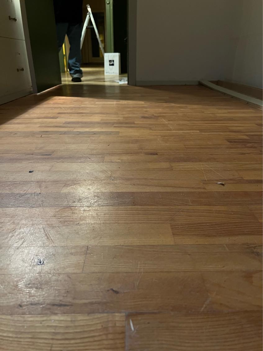 Slebet og lakeret parketgulv