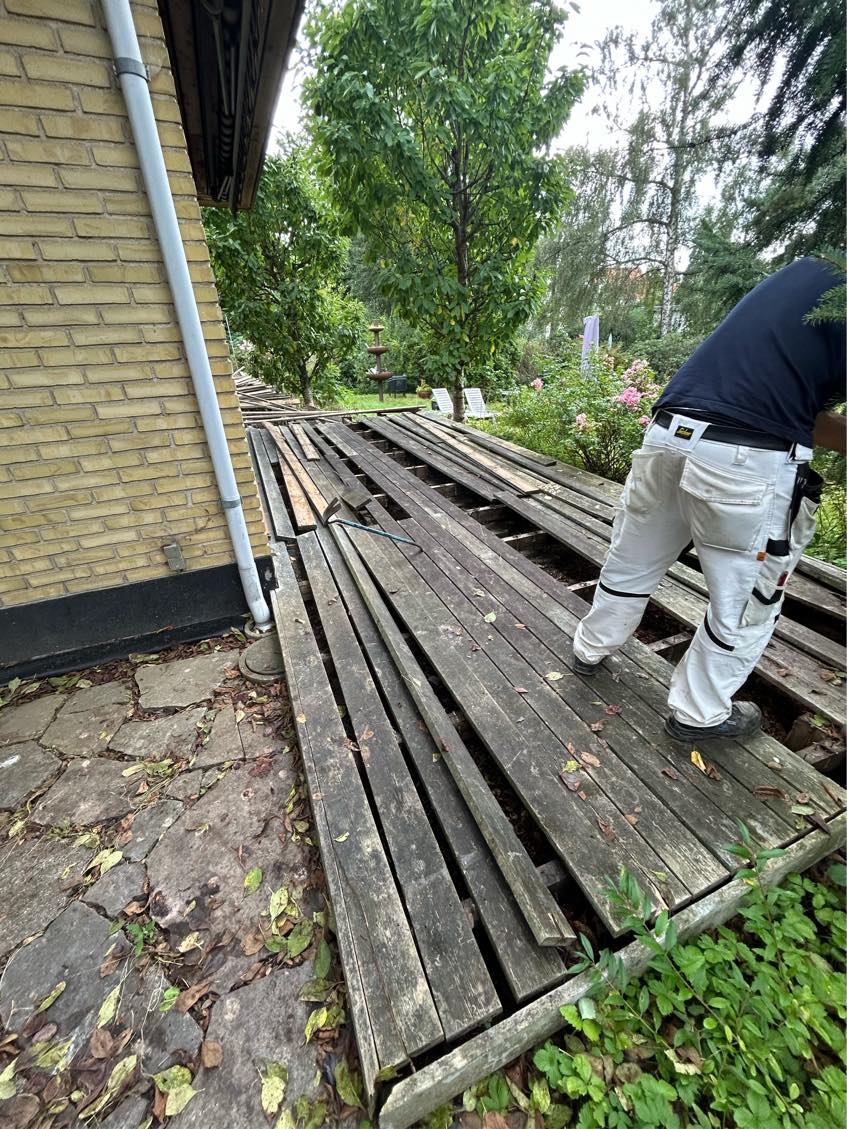 Kører terrasse på losseplads