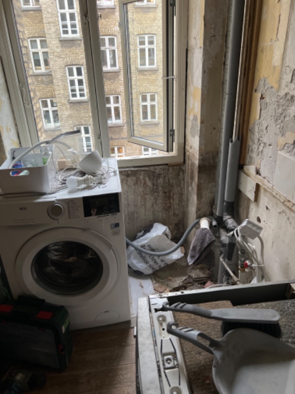 Pudsning af vægge i køkken og entre i typisk 2 værelset københavner lejlighed