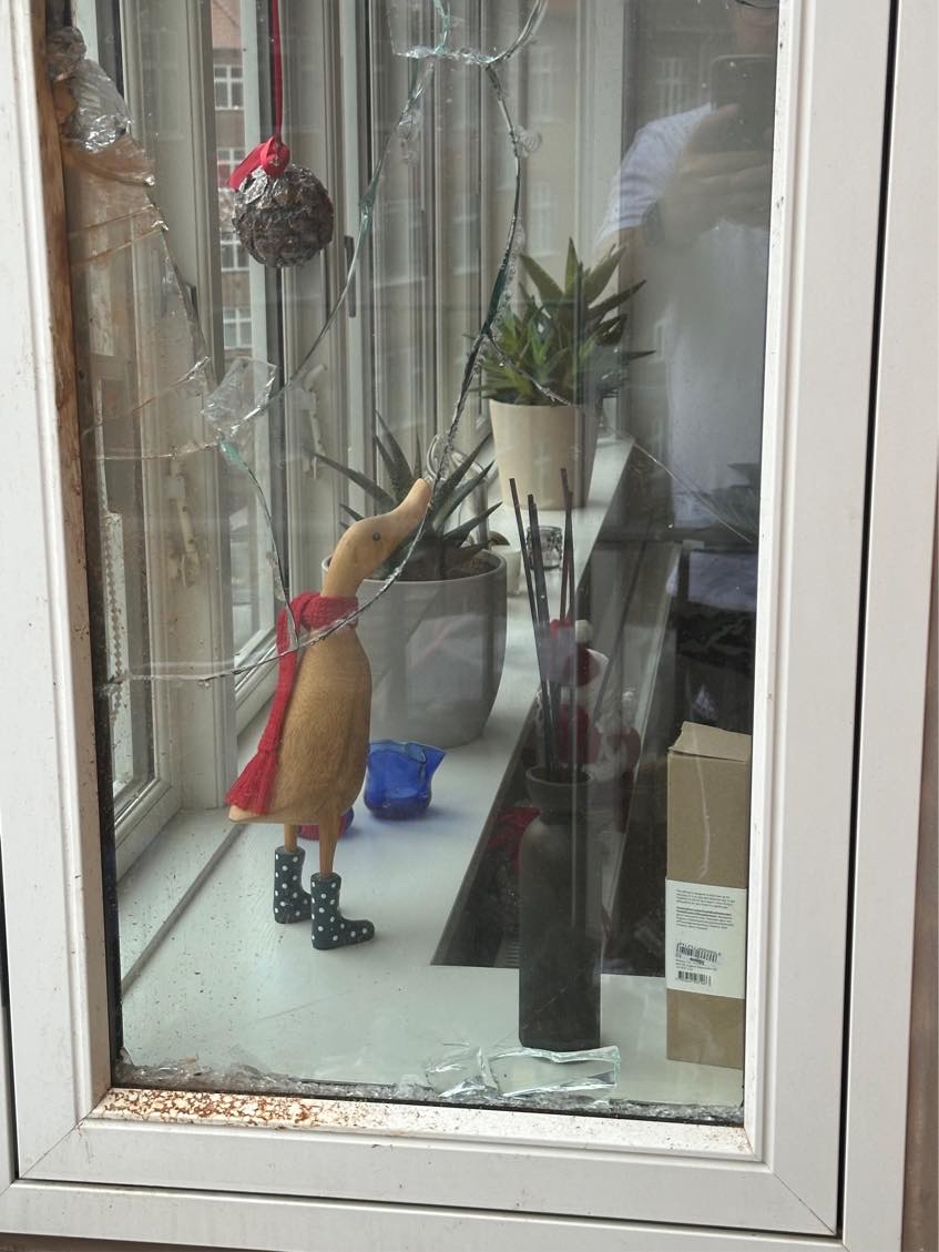 Hjælp til at sætte ny rude i et vindue (thermo rude)