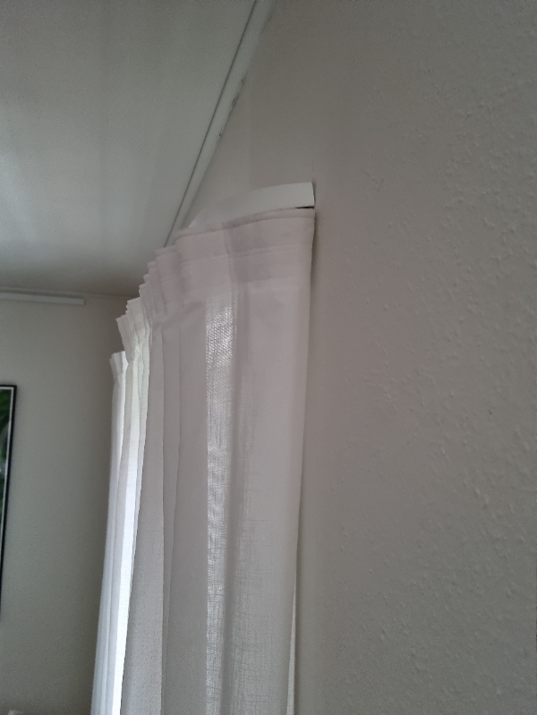 Samlet og sat en gymnastikribbe op. Sat et spejl op. Sat håndtag på ikeaskabe , 6 stk. Repareret gar