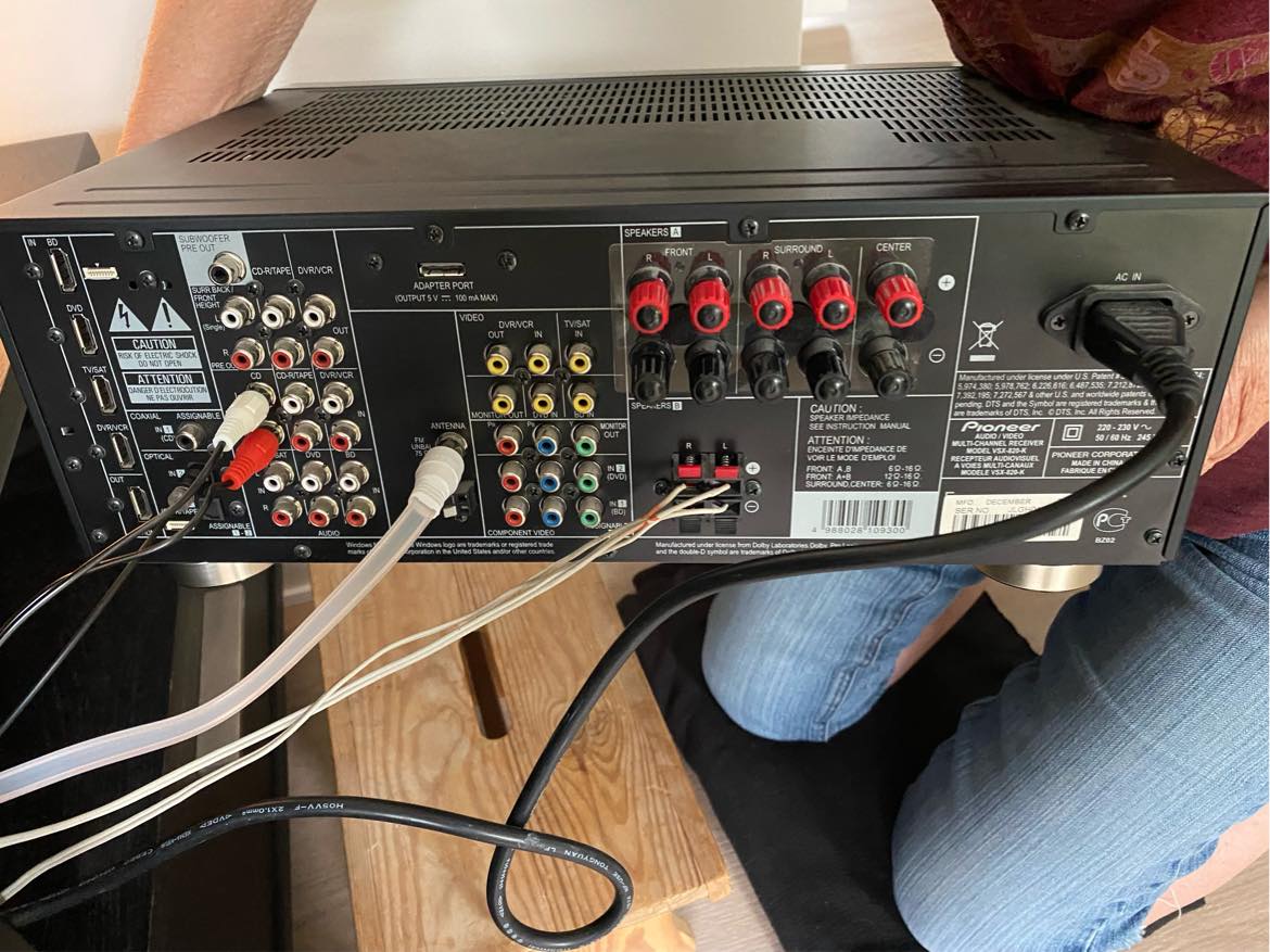 Tilslutte subwoofer til musikanlæg