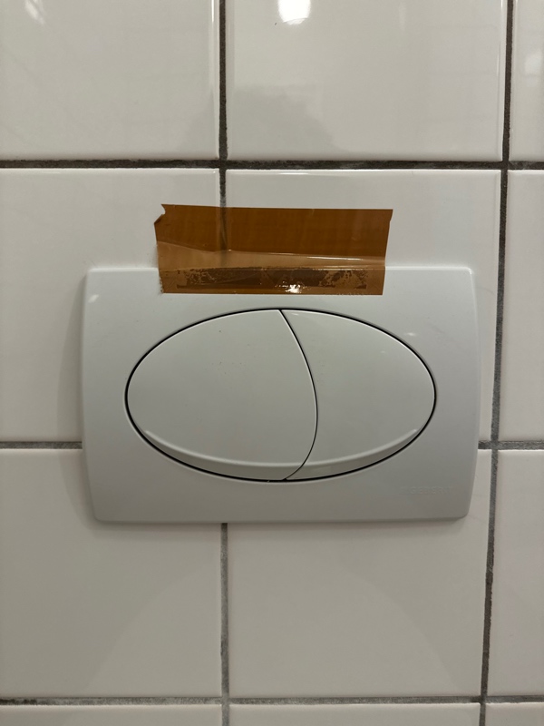 Udskiftning af skylleknap/betjeningsplade