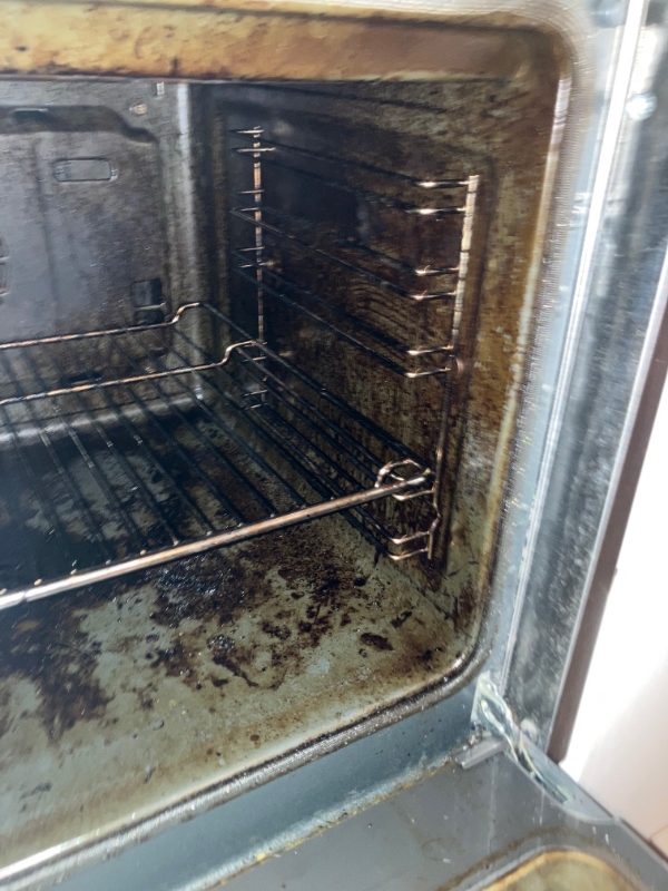 Rengøring af ovn i forbindelse med flytning