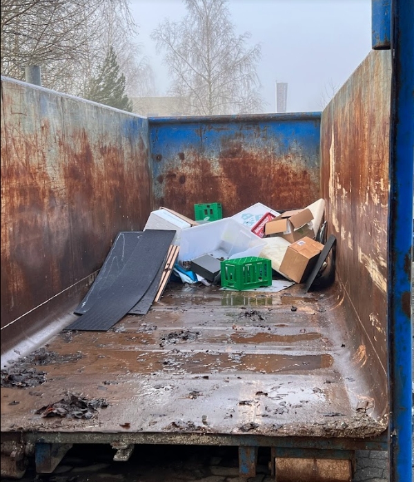 Skrald til container