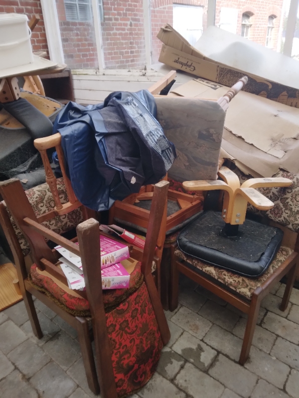 Hjælp  til køre flytteaffald på genbrugsplads