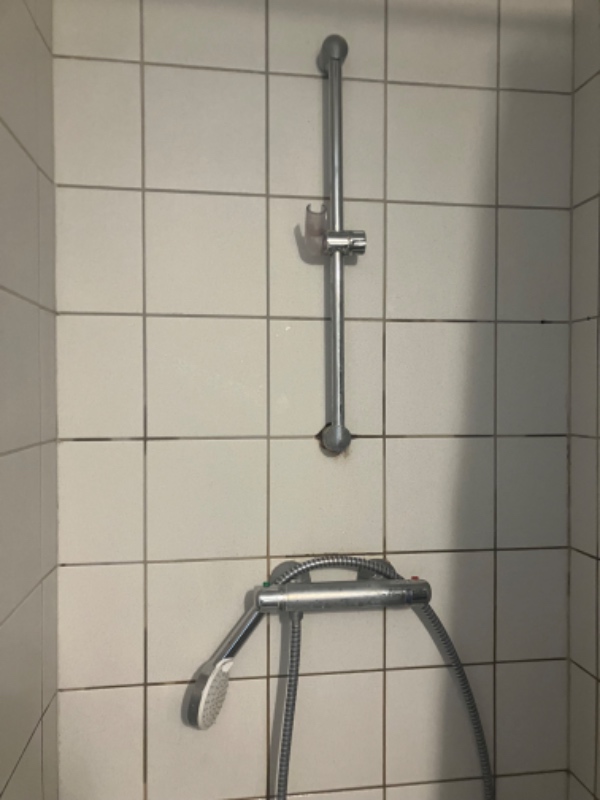 Armatur + plade under køleskab