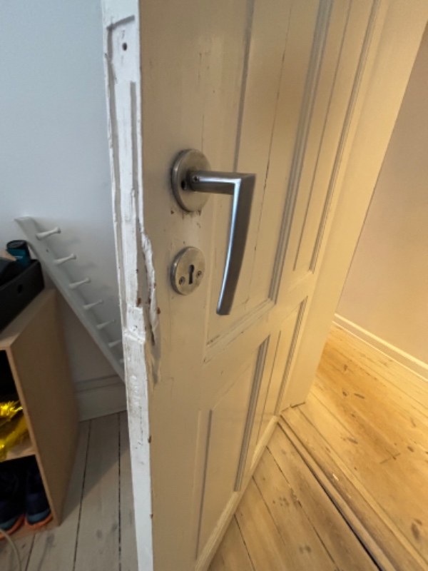 Reparation/tilpasning af gammel dør (indendørs)