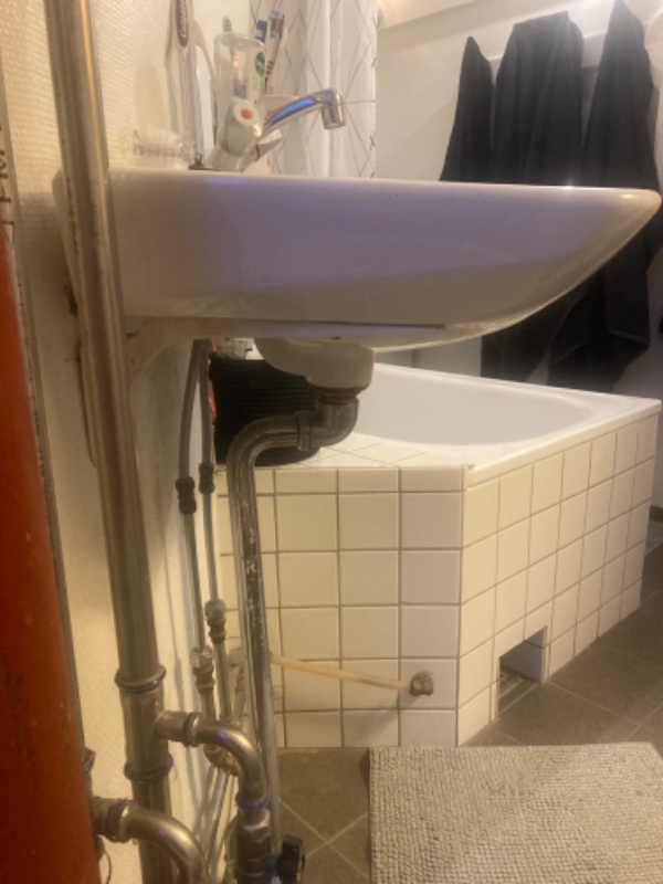 Udskiftning af håndvask og skab