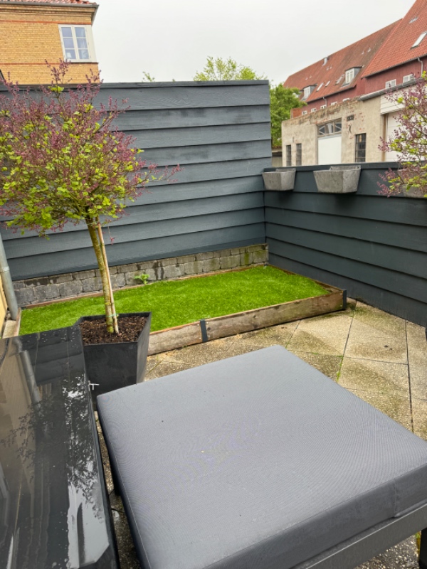 Vi har en træ kasse med jord som vi vil fjerne.