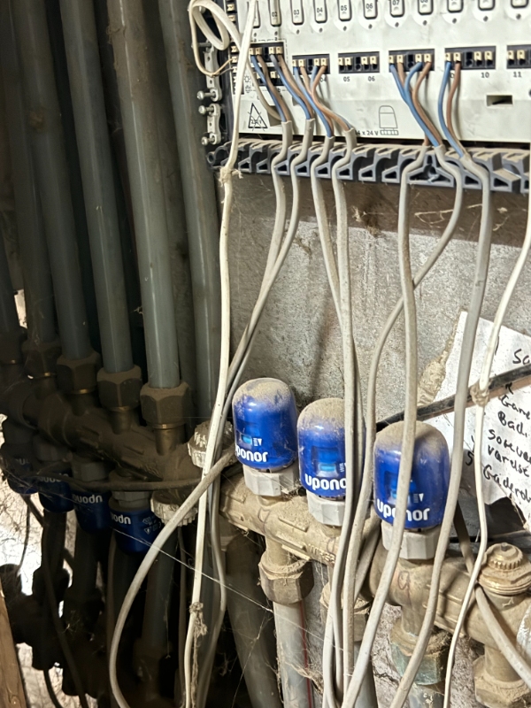 udskiftning af 2x gulvvarm styringssystemer