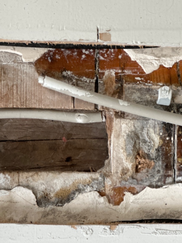 Vores ene strøm ledning er blevet klippet over ved en byggefejl,