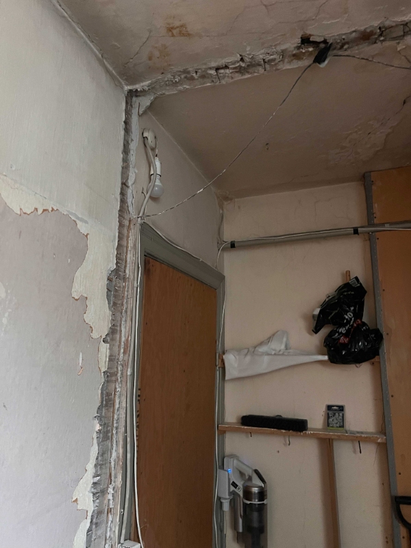 Spartling og pudsning efter fjernelse af trævægge med brandhæmmende mørtelpuds